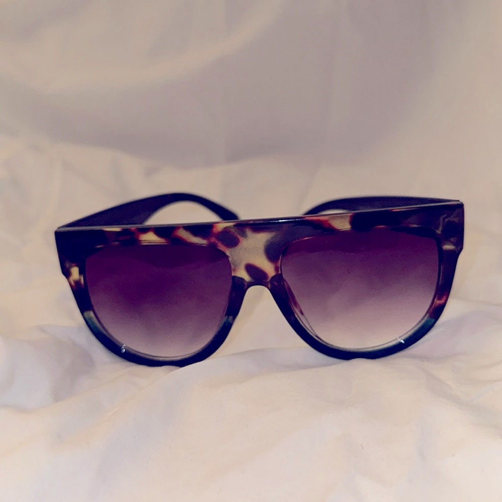 Vintage oversized sunglasses